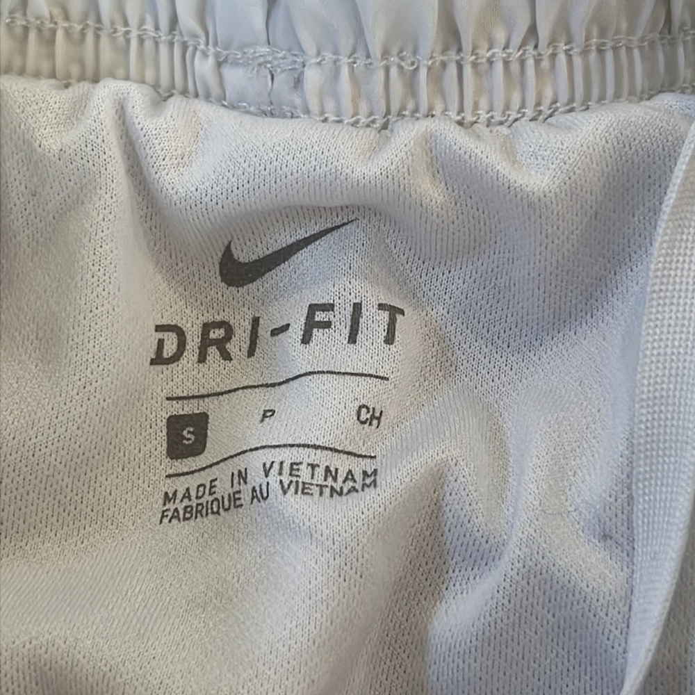 Nike Dri-fit running shorts. Elastic waist with drawstring excellent condition - Picture 2 of 4